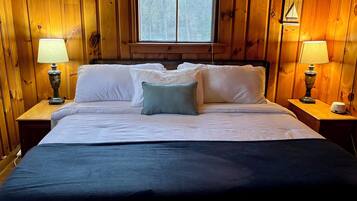 3 makuuhuonetta, työpöytä, ilmainen Wi-Fi, vuodevaatteet