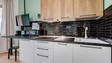 Fridge, microwave, oven, stovetop