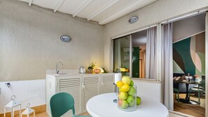 A small room with a round table, a chair, a sink, and a window. - BDC - Cassia Luxury Studio (Roma)