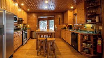 Kabin, Beberapa Tempat Tidur, perapian | Dapur pribadi | Lemari es, microwave, oven, dan kompor