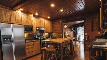 Cabin, nhiều giường, lò sưởi | Bếp riêng | Tủ lạnh, lò vi sóng, lò nướng, bếp nấu