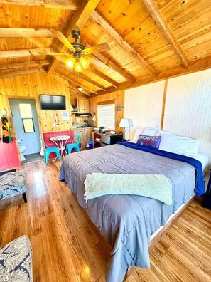 Free WiFi, bed sheets - Avila Pismo RV Resort and Campground (San Luis Obispo)