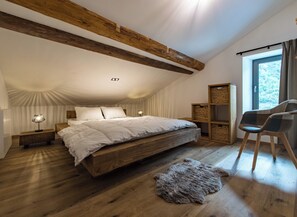 6 bedrooms, WiFi, bed sheets