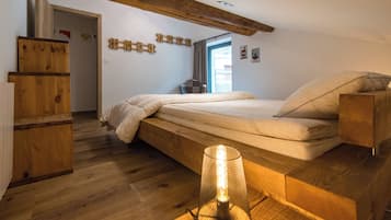 6 bedrooms, WiFi, bed sheets