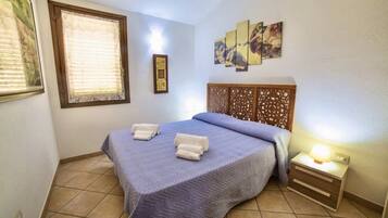 3 Schlafzimmer, Reisekinderbett