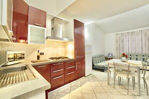 Fridge, microwave, stovetop, toaster