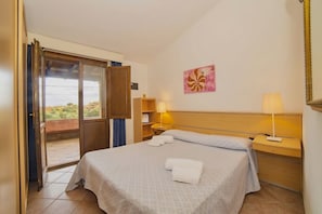 4 bedrooms, travel cot