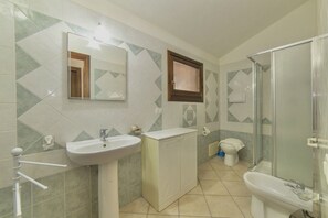 Doccia, bidet, shampoo