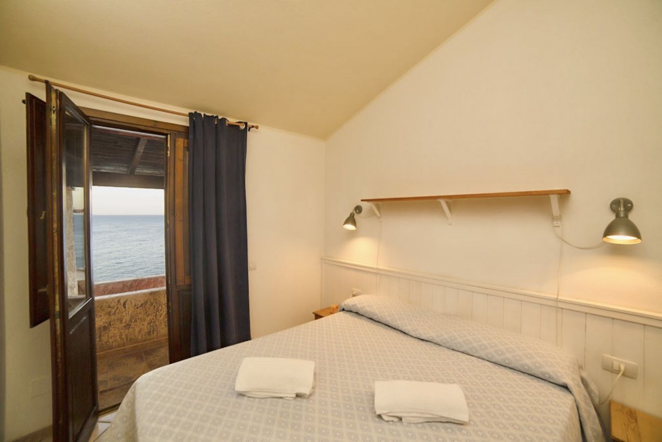 4 slaapkamers, reisbedje