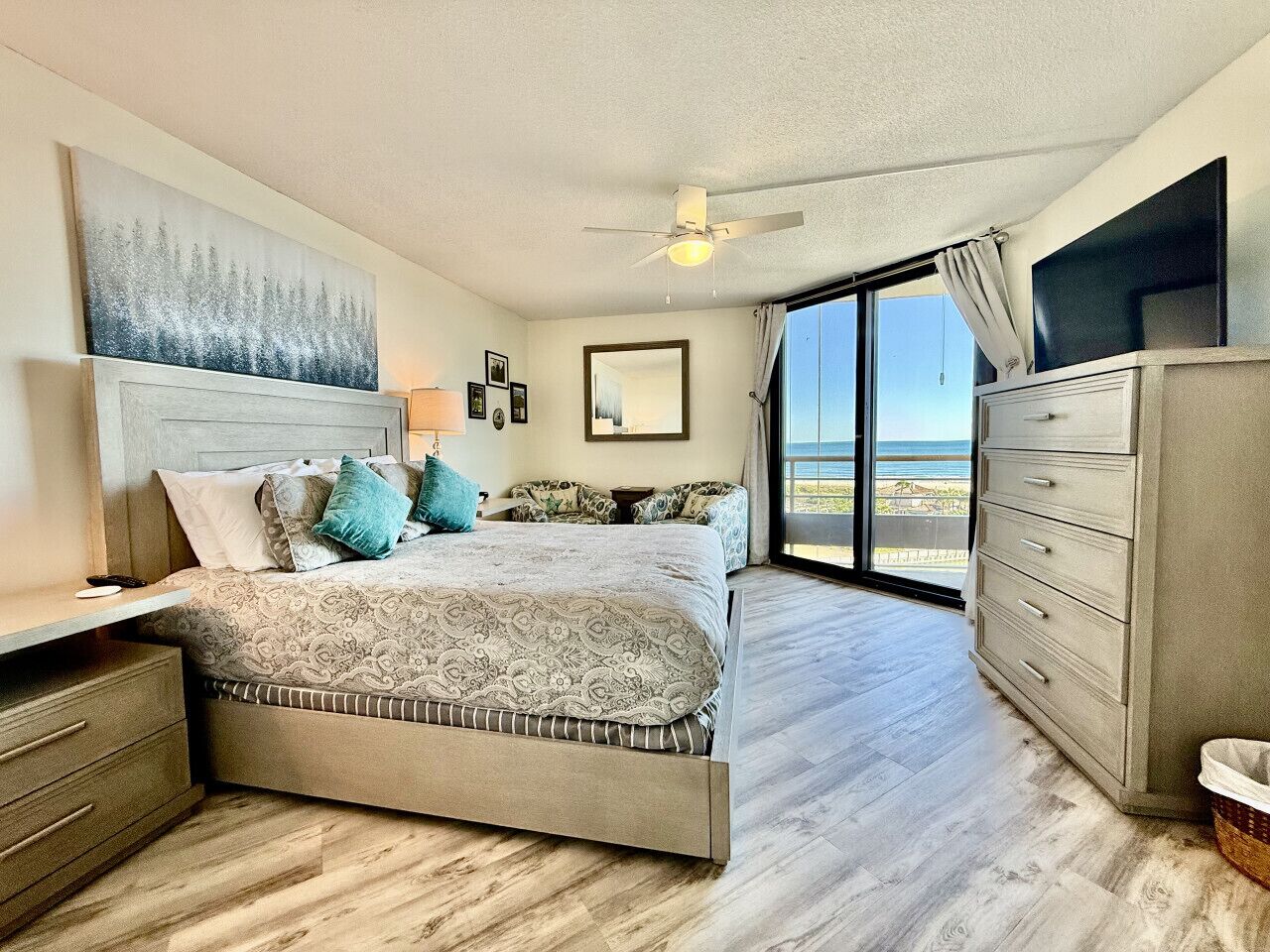 2 slaapkamers, een strijkplank/strijkijzer, gratis wifi, beddengoed