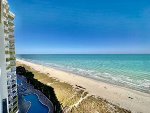Una spiaggia nelle vicinanze
