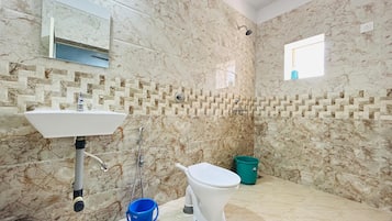Deluxe Double Room, Balcony, City View | Bathroom | Free toiletries, slippers, towels, soap