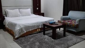 Laptop workspace, soundproofing, WiFi (free), bed sheets
