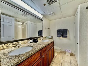 Haartrockner, Handtücher, Toilettenpapier