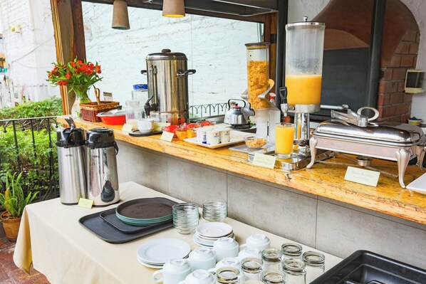 Free daily buffet breakfast - Hostal Solar (Arequipa)