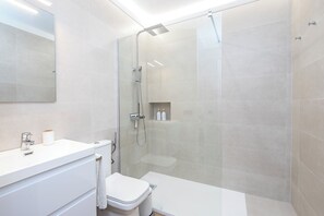 Hair dryer, towels