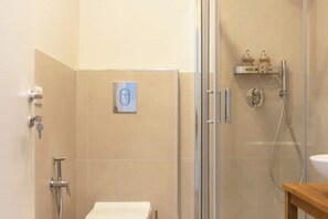 Doccia, asciugacapelli, bidet