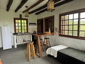 Premium bedding, individually decorated, individually furnished - Pousada Casa Morango - Praia do Rosa (Imbituba)