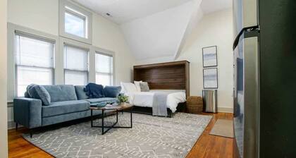 Modern Victorian Studio -Steps to Cleveland Clinic