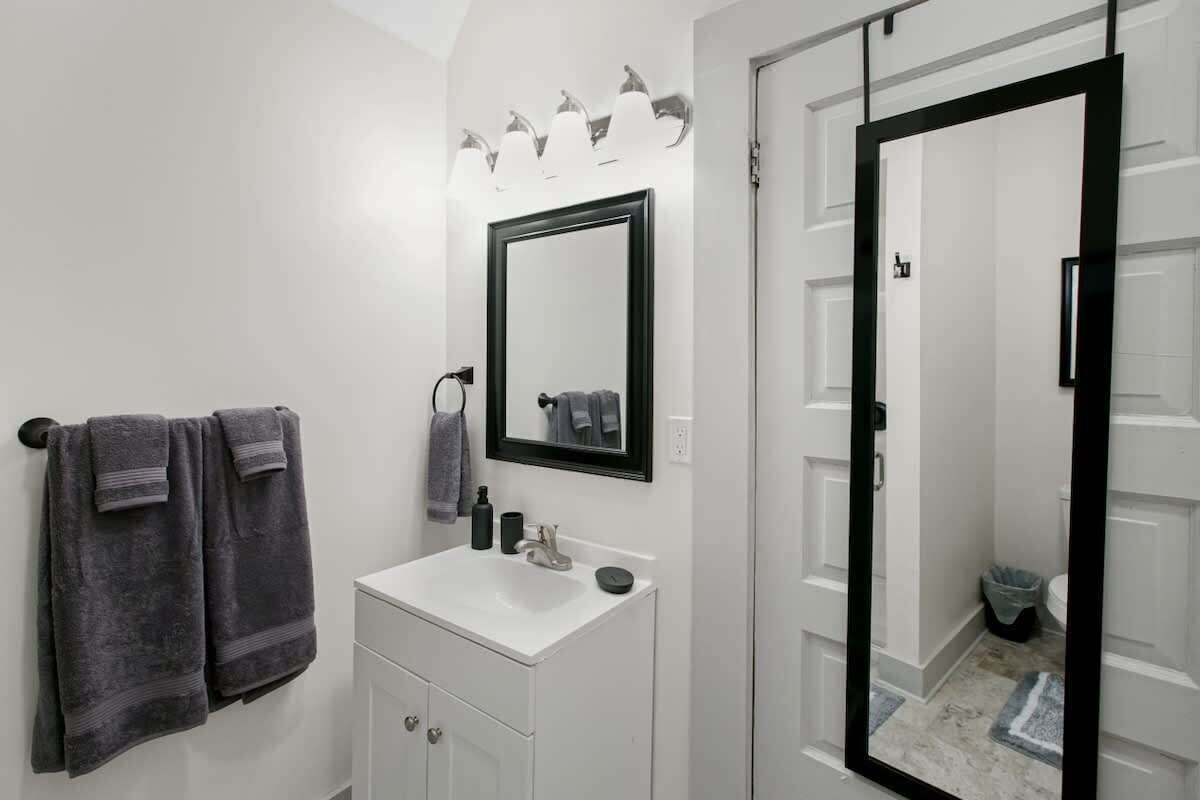 Shower, hair dryer, towels, shampoo