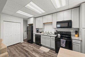 Kühlschrank, Mikrowelle, Geschirrspüler