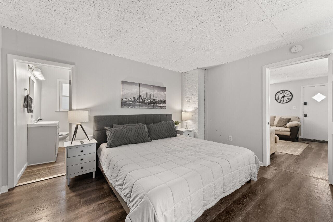 1 habitación, tabla de planchar con plancha, wifi gratis y ropa de cama 