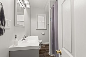 Sèche-cheveux, serviettes fournies