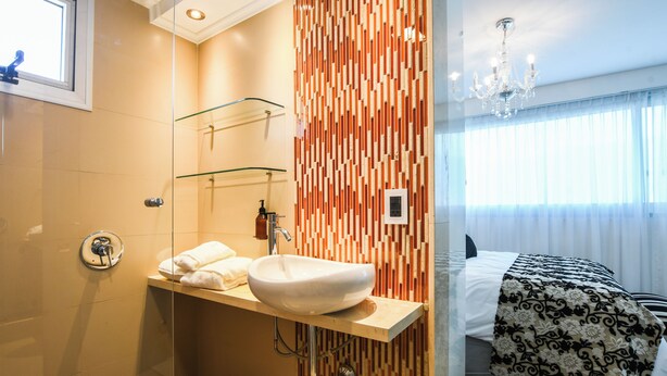 Appartement Duplex Luxe | Salle de bain | Douche, sèche-cheveux, bidet, serviettes fournies