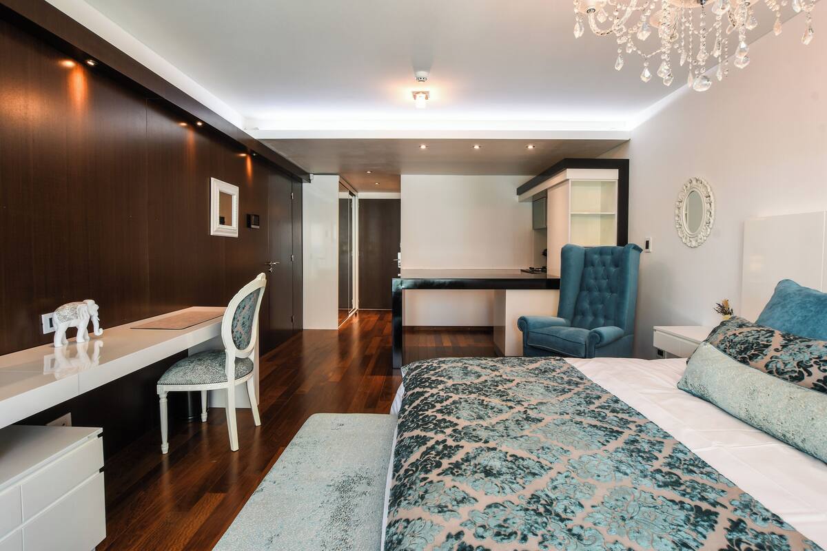 Luxury Suite, Kitchen, City View | Premium bedding, down comforters, Select Comfort beds, in-room safe