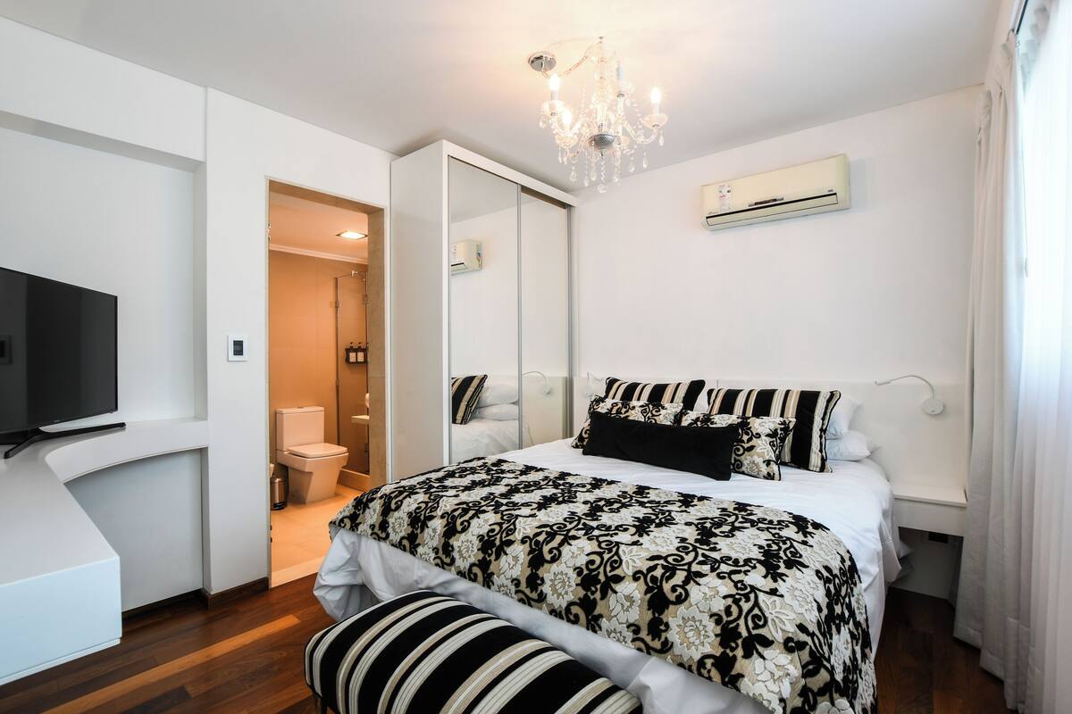 Luxury Duplex | Premium bedding, down comforters, Select Comfort beds, in-room safe