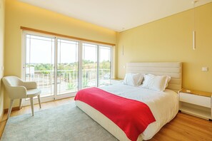 4 عدّة غرف نوم ومكواة/لوح كي وسرير سفر وواي فاي