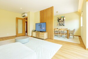 4 bedrooms, iron/ironing board, travel crib, WiFi