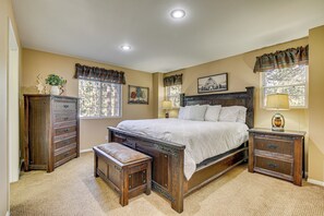 4 bedrooms, iron/ironing board, travel cot, Internet - Family-Friendly Home w/ Hot Tub in Big Bear! (Big Bear)