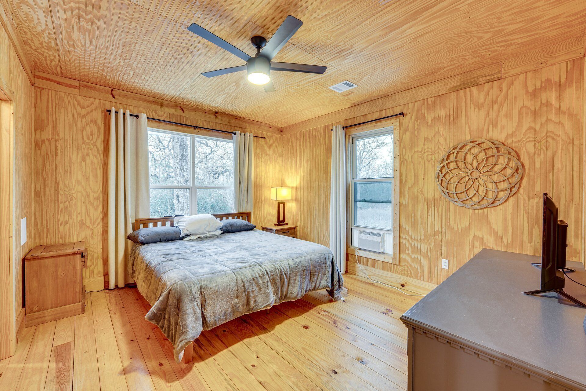 3 bedrooms, desk, iron/ironing board, WiFi