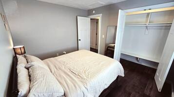 2 chambres, fer et planche à repasser, Wi-Fi gratuit, draps fournis