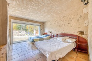 5 bedrooms, free WiFi