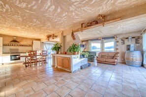 Interior - Holiday Home 'L'Ecurie' with Private Pool, Private Terrace and Wi-Fi (Guizengeard)