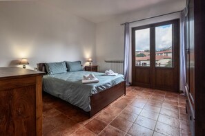 1 quarto, Wi-Fi de cortesia, roupa de cama