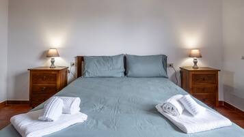 1 quarto, Wi-Fi de cortesia, roupa de cama