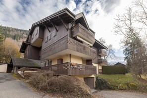 Exterior - Apartment 'Le Ruisseau' with Private Garden, Balcony and Wi-Fi (Saint-Gervais-les-Bains)