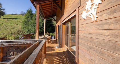 Maison d'hĂŽtes 'Chambre D'hĂŽte Dans Un Chalet' avec vue sur la montagne et Wi-Fi