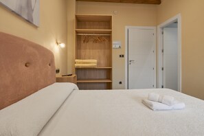 1 bedroom, free WiFi, bed sheets - Room 'Habitacion 2' with Shared Pool, Shared Terrace and Wi-Fi (Ferreras de Abajo)