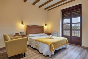 1 bedroom, free WiFi, bed sheets - Room 'Habitacion 3' with Shared Pool, Shared Terrace and Wi-Fi (Ferreras de Abajo)