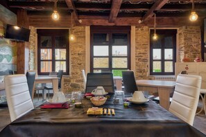 Dining - Room 'Habitacion 4' with Shared Pool, Shared Terrace and Wi-Fi (Ferreras de Abajo)