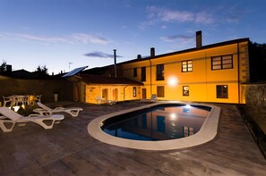Pool - Room 'Habitacion 5' with Shared Pool, Shared Terrace and Wi-Fi (Ferreras de Abajo)