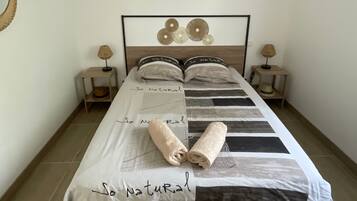 2 bedrooms, iron/ironing board, WiFi, bed sheets