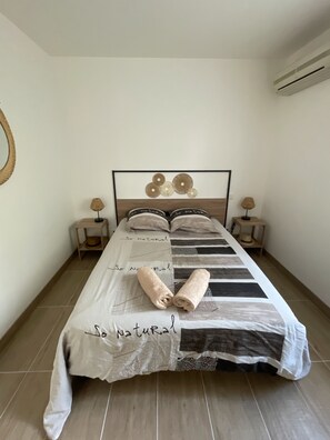 2 bedrooms, iron/ironing board, bed sheets