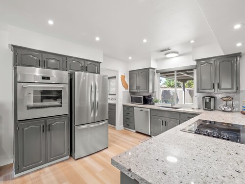 Fresno House - Pool + Arcade Games , Family Friendly!