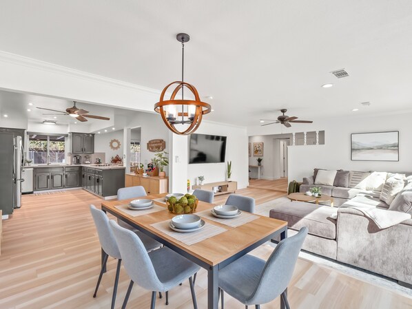 Dining - Fresno House - Pool + Arcade Games , Family Friendly! (Fresno)