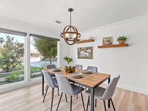 Dining - Fresno House - Pool + Arcade Games , Family Friendly! (Fresno)
